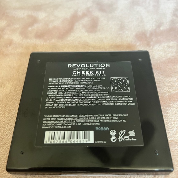 REVOLUTION Cheek Kit Make it Count - Picture 5 of 7